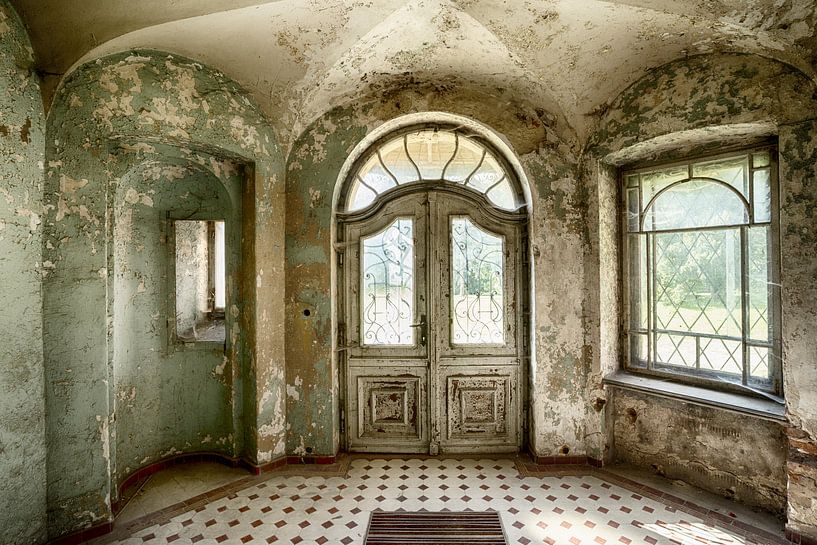 Closed Doors 1 van Kirsten Scholten
