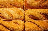 Vers gebakken brood uit de oven. van Jan van Dasler thumbnail