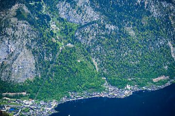 Uitzicht op Hallstatt vanaf het Dachstein-gebergte van Andreas Völkel