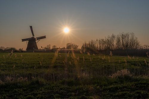 Molen tijdens zonsondergang