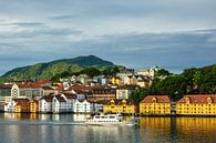 Blick auf die Stadt Bergen in Norwegen van Rico Ködder thumbnail