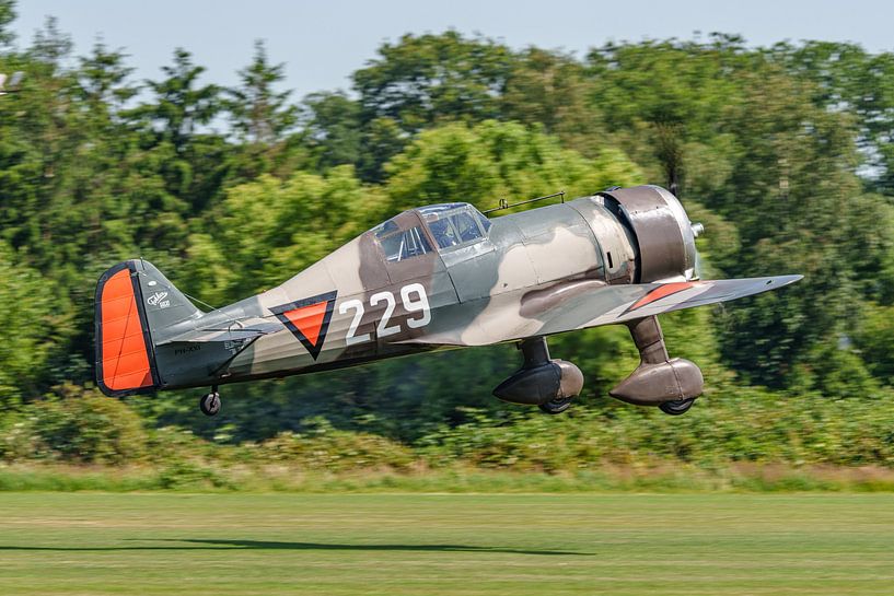 Décollage du Fokker D-XXI 229 de l&#039;aérodrome de Hoogeveen. par Jaap van den Berg