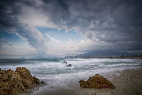 Sardinië, Italië, zonsondergang op strand Villaputzu