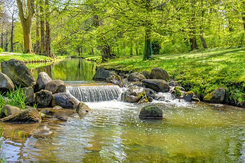 Cours d'eau tranquille sur Johann Pavelka