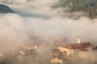 Beuron Klooster in de ochtendmist - Donau Vallei - van Jiri Viehmann thumbnail