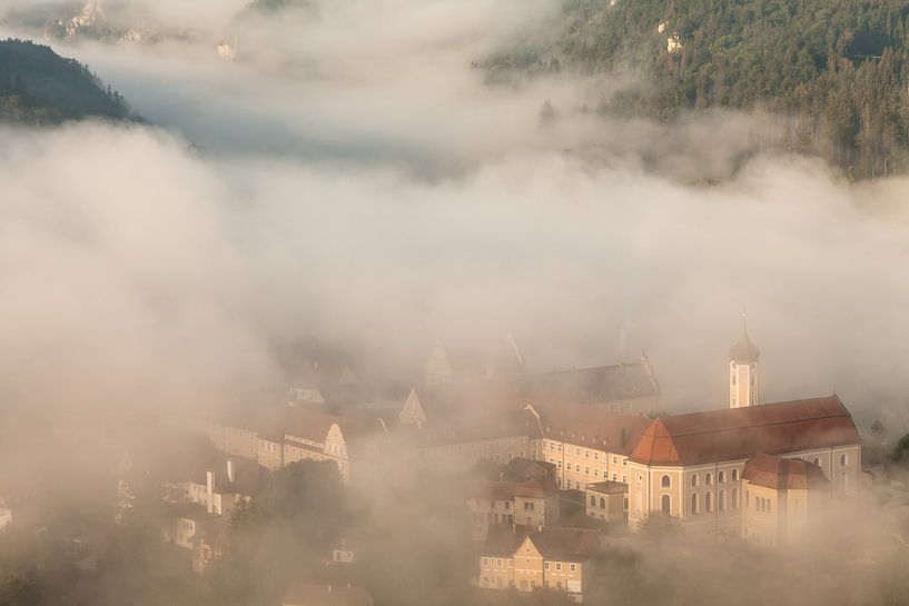 Monastère de Beuron dans le brouillard matinal - Vallée du Danube - par Jiri Viehmann