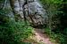 Felsen im Mullerthaler Wald, der einem Totenkopf ähnelt von Joost Adriaanse