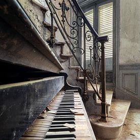 Detail van Verlaten Piano. van Roman Robroek - Foto's van Verlaten Gebouwen