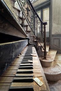 Detail eines verlassenen Klaviers. von Roman Robroek – Fotos verlassener Gebäude