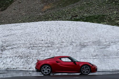 Alfa Romeo 4C in de sneeuw