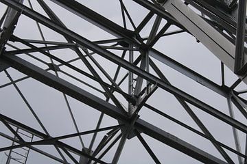 Between the bars by Emmelot Linssen