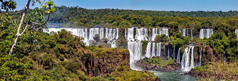 Die Iguazu Wasserfälle zwischen Argentinien und Brasilien von Roland Brack