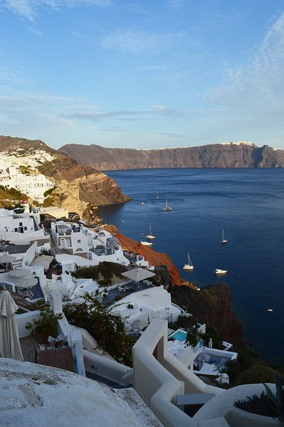 Santorin Ein Blick auf die Caldera von der Terrasse von haroulita