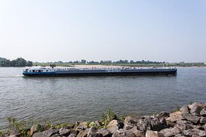 Vrachtschip op de Rijn