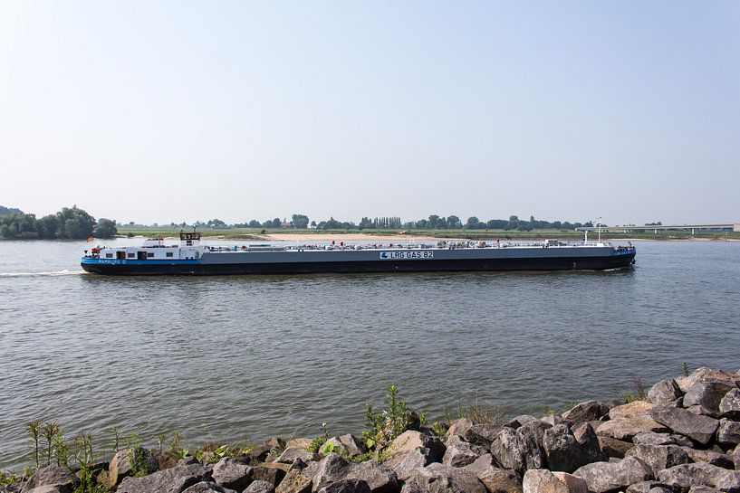 Vrachtschip op de Rijn van Jaap Mulder