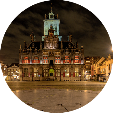 Stadhuis van Delft in de nacht van Peter Voogd