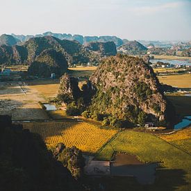 Kleurrijk Uitzicht vanaf Hang Mua, Vietnam van Susanne Ottenheym