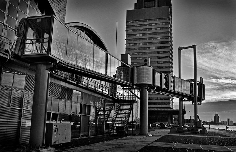 Rotterdam, Kreuzfahrtterminal am Kop van Zuid von Peter Hofwegen