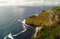 Die Cliffs of Moher sind die bekanntesten Klippen in Irland. von Babetts Bildergalerie Miniaturansicht