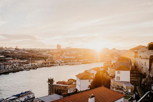 Stadt bei Sonnenuntergang