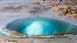 Der berühmte Geysir von Island von Menno Schaefer
