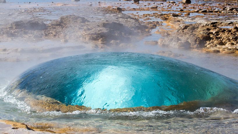 Der berühmte Geysir von Island von Menno Schaefer