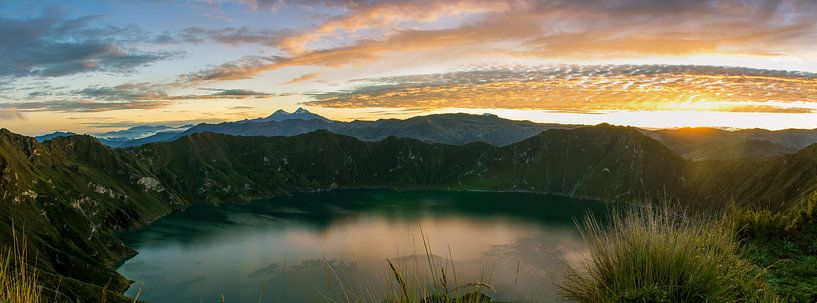Sunrise Lake Quilotoa van Niels  Claassen