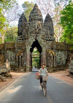 Fietser bij Angkor Thom van Pascale Dumoulein