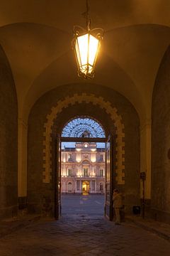 Blick durch Torbogen des Siculorum Gymnasium auf die Universit�t, Universita Degli Studi Di Catania,