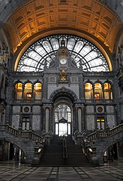centraal station Antwerpen van Henriette Tischler van Sleen