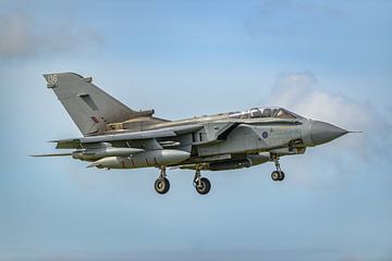 Landende Panavia Tornado van de Royal Air Force. van Jaap van den Berg