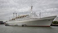 SS Rotterdam afgemeerd in de Maashaven van John Kreukniet thumbnail