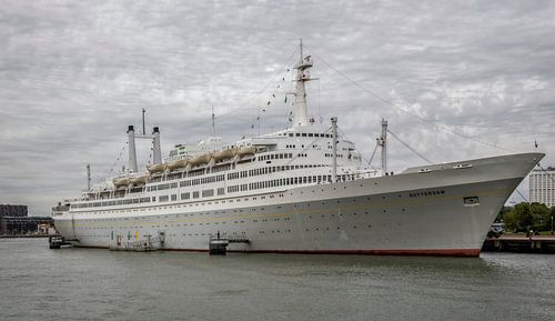 SS Rotterdam afgemeerd in de Maashaven