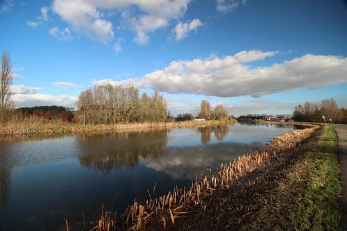 Das Rotte bei Oud Verlaat von Rotterdam mit blauem Himme