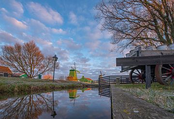 Windmills facing the sunrise. van Patrick Hartog