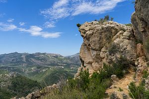 Formation rocheuse et vaste paysage de montagne