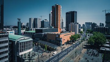 Rotterdams Stadtzentrum (Coolsingel) aus großer Höhe (liegend - unschuldiges Blau) von Rick Van der Poorten