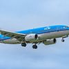 KLM Boeing 737-700 passagiersvliegtuig. van Jaap van den Berg
