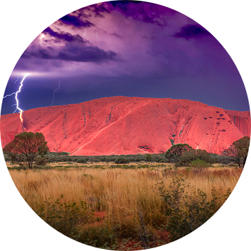 Uluṟu of Ayers Rock, Uluṟu - Kata Tjuṯa National Park, Northern Territory, Australië, 15 januari 201 van Henk van den Brink