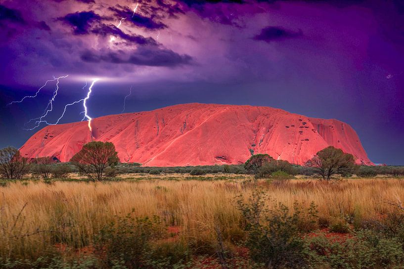 Uluṟu oder Ayers Rock, Uluṟu - Kata Tjuṯa National Park, Northern Territory, Australien, 15. Januar  von Henk van den Brink