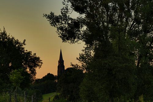 Kerk Vijlen in de schemering
