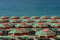 Bunte Sonnenschirme in Cinque Terre Monterosso | Photoprint Italien Reisefotografie