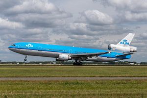 Start der legendären MD-11. Diese MD-11 der KLM (PH-KCB) hebt von der Polderbaan auf dem Weg zu eine