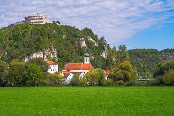 The castle of Kallmünz on a hill above the church by ManfredFotos