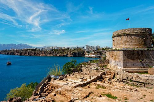 Antalya Hidirlik Toren met uitzicht op zee