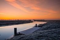 Zonsopkomst op een koude ochtend van Rick van de Kraats thumbnail