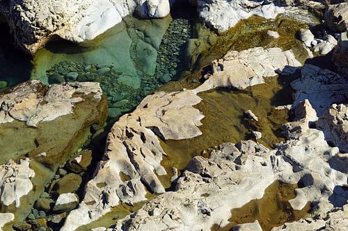 Aan de voet van de Black Cuillins bij Glenbrittle liggen de Fairy Pools.
