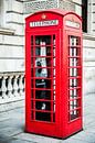 Rode Telefooncel in Londen van Barbara Koppe thumbnail