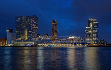 Blauwe uurtje in Rotterdam. van delkimdave Van Haren