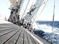 Zeilen op zee